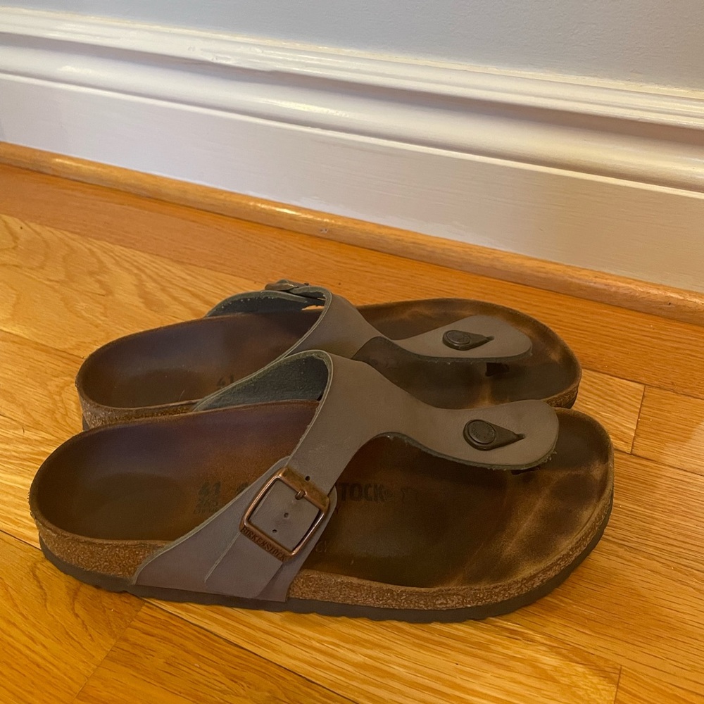 BIRKENSTOCK Gizeh Sandal in Stone (Size 41 (10) )